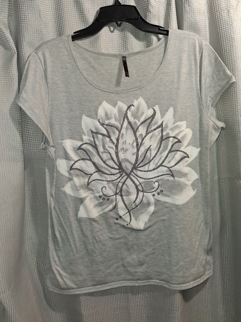 Women's Light Gray Lotus Graphic Short Sleeve Tee
